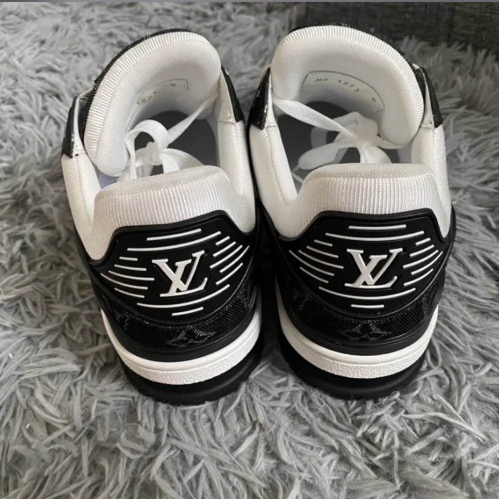 Louis Vuitton Trainers black and white